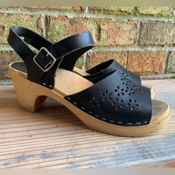 Sandgrens Shoes - Black leather cutout sandal 38